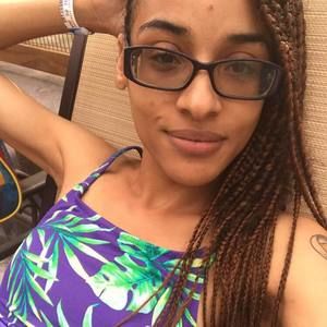 Meet your Posher, Crystal